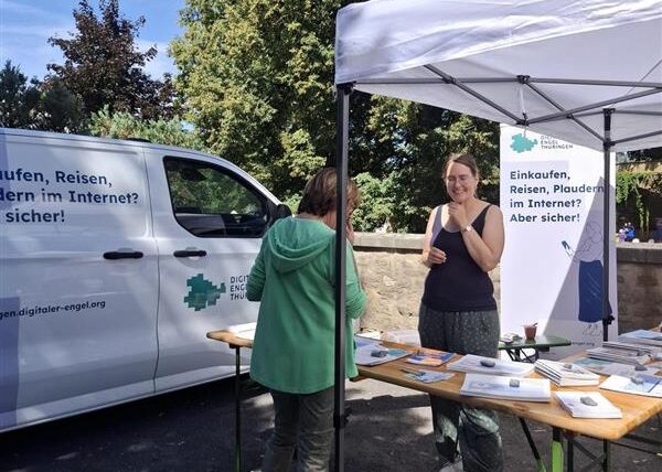 Der Stand des Digitalen Engels Thüringen beim Seniorenfest in Eisfeld.