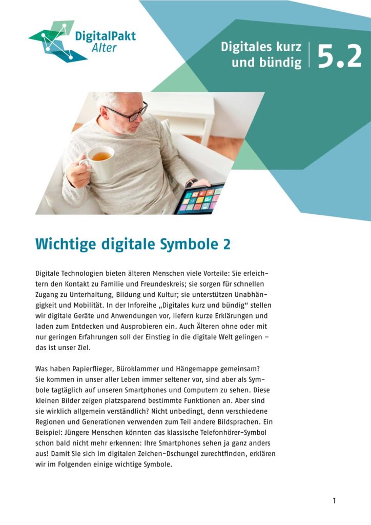 Broschürencover: Mann mit grauem Pullover sitzt auf einem Stuhl, hält eine Tasse in der rechten Hand und ein Tablet mit buntem Bildschirm in der linken Hand