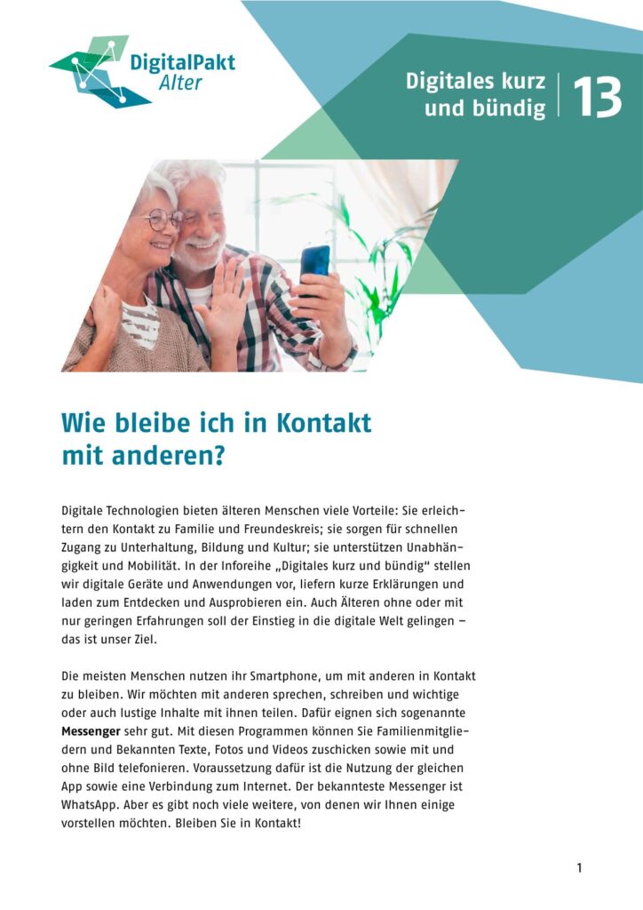 Broschürencover: Seitenlayout mit Textblock und Foto einer Person, die ein Smartphone hält und winkt, umgeben von grafischen Formen in Blau- und Grüntönen