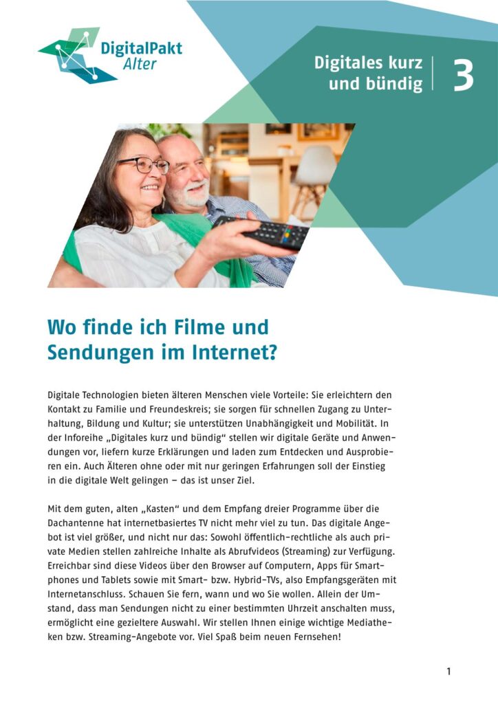 Broschürencover: Person auf Sofa hält Fernbedienung in der Hand vor einem Bücherregal im Hintergrund